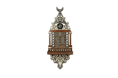 Lot 856 - λ A MOTHER-OF-PEARL, EBONY AND COLOURED WOODS-INLAID HANGING TURBAN STAND