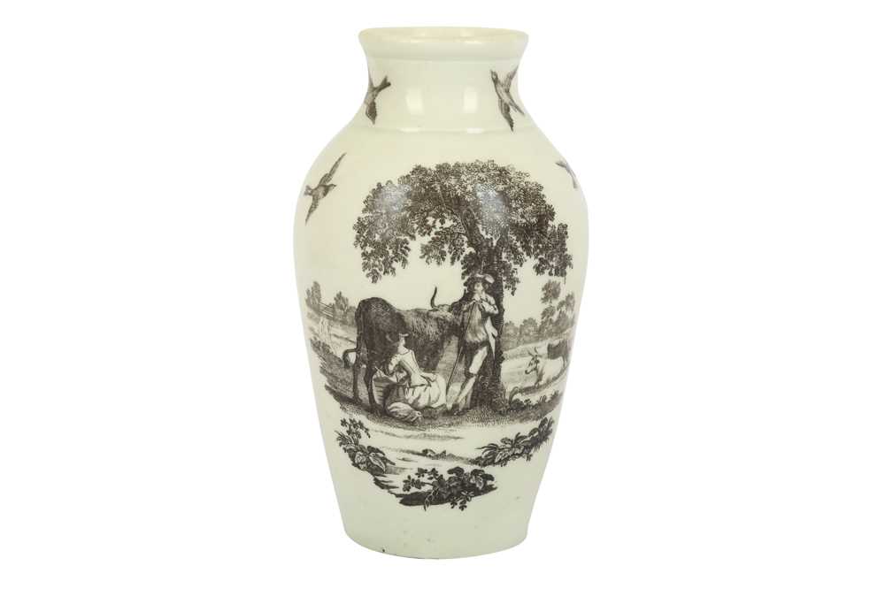 Lot 24 - An 18th century Worcester vase, circa. 1765-1770