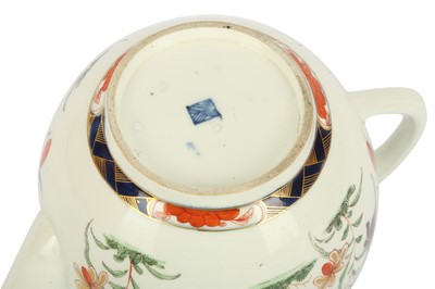 Lot 25 - An 18th century Worcester porcelain tea pot and cover, circa. 1770