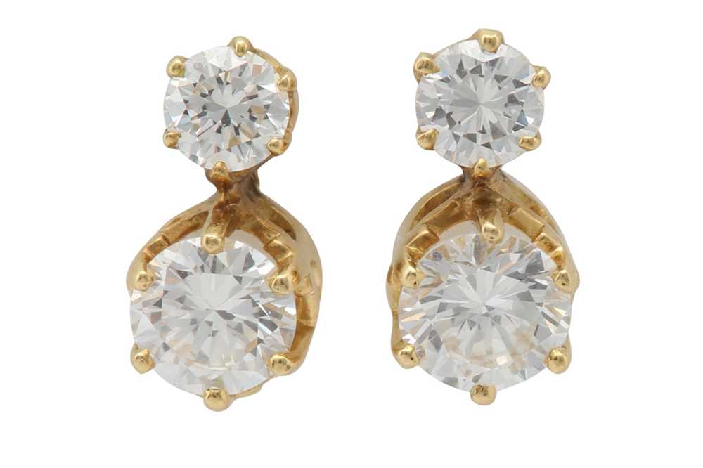 Lot 1273 - A pair of diamond earstuds