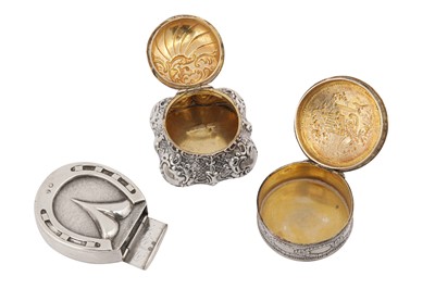 Lot 103 - Mixed group – A Victorian sterling silver novelty vesta case, Birmingham 1877 by Hilliard and Thompson