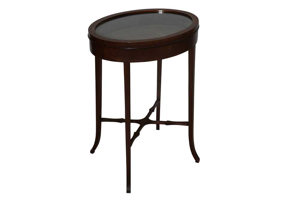 Lot 692 - A late 19th century oval mahogany bijouterie table