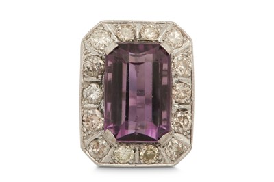 Lot 1315 - An amethyst and diamond plaque ring