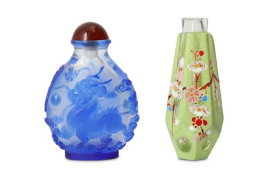 Lot 736 - TWO CHINESE GLASS SNUFF BOTTLES.