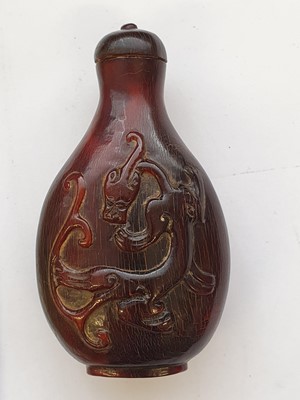 Lot 735 - λ A CHINESE RHINOCEROS HORN 'CHILONG' SNUFF BOTTLE.