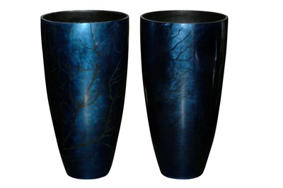 Lot 634 - A pair of contemporary large 'Rainbow Blue' vases