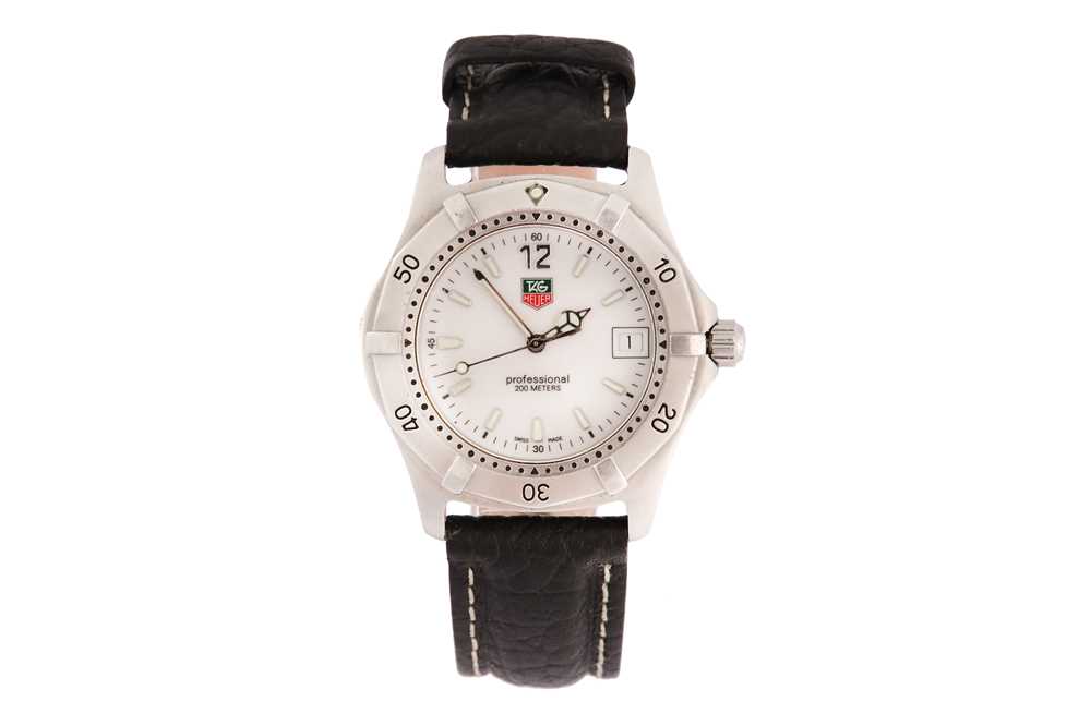 Lot 332 - TAG HEUER.