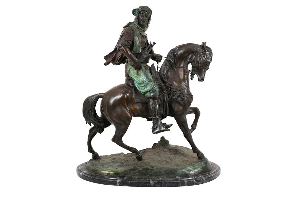 Lot 859 - A LARGE LATE 19TH / EARLY 20TH CENTURY PATINATED BRONZE ORIENTALIST FIGURE OF AN ARAB RIDER