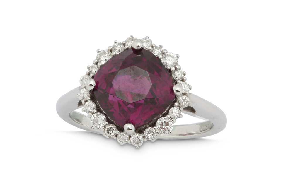 Lot 1212 - A garnet and diamond cluster ring