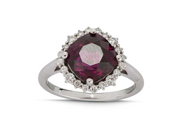 Lot 1212 - A garnet and diamond cluster ring