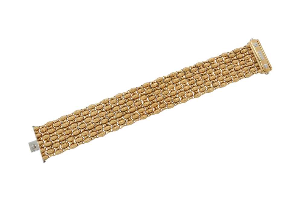 Lot 1269 - Chimento | A reversible fancy-link bracelet