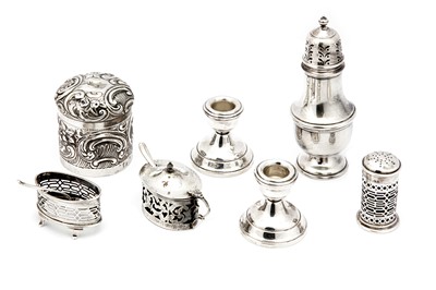 Lot 32 - A mixed group of sterling silver