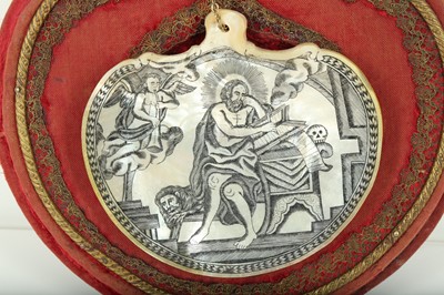 Lot 880 - λ AN ENGRAVED MOTHER-OF-PEARL SHELL PLAQUE WITH THE ICON OF ST. MARK