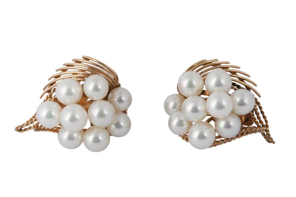 Lot 42 - A PAIR OF CULTURED PEARL EARRINGS