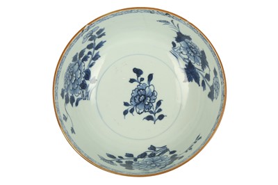 Lot 352 - An 18th century Chinese Nanking cargo blue and white and cafe-au-lait porcelain bowl