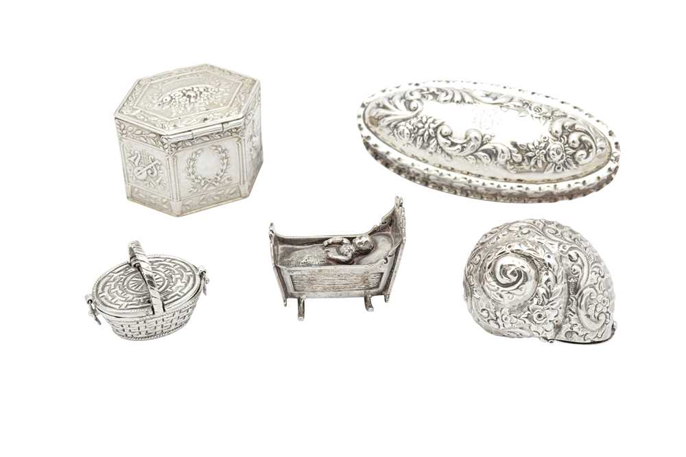 Lot 104 - A mixed group of sterling silver objects of vertu