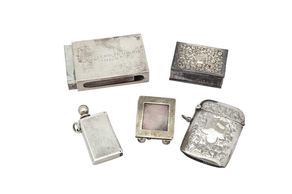 Lot 96 - A mixed group of sterling silver objects of vertu, including an Edwardian stamp box, Birmingham 1905 by Adie & Lovekin Ltd