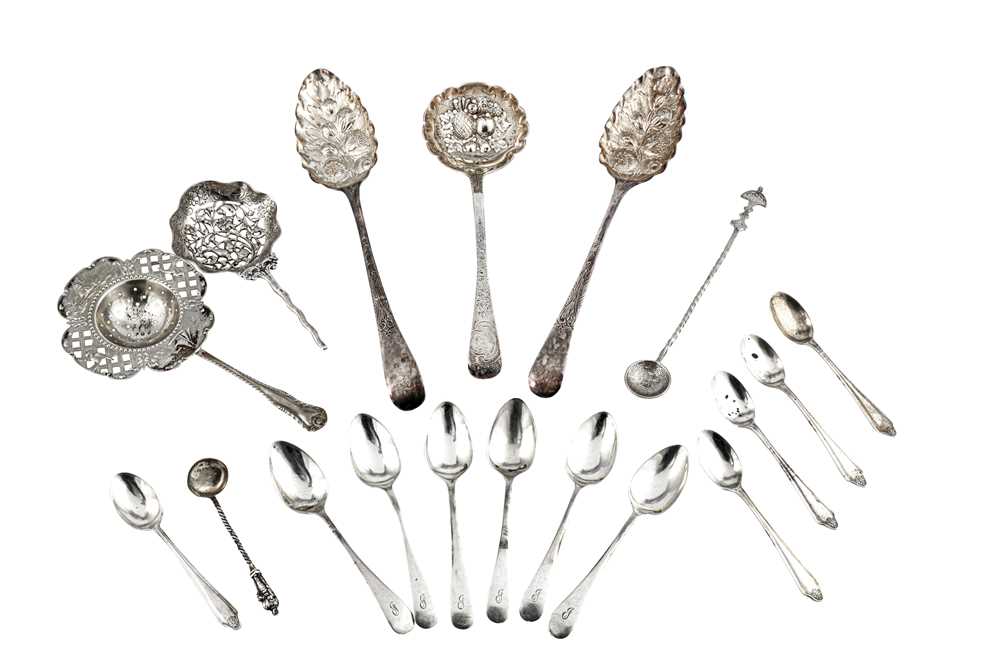 Lot 46 - A mixed group of sterling silver flatware