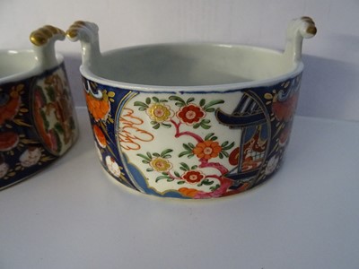 Lot 29 - A pair of 18th century Worcester butter tubs and lids
