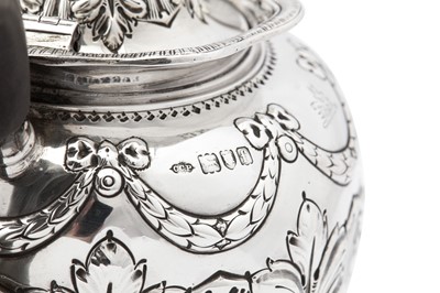 Lot 1 - An Edwardian sterling silver teapot, London 1901 by Sibray, Hall & Co Ltd