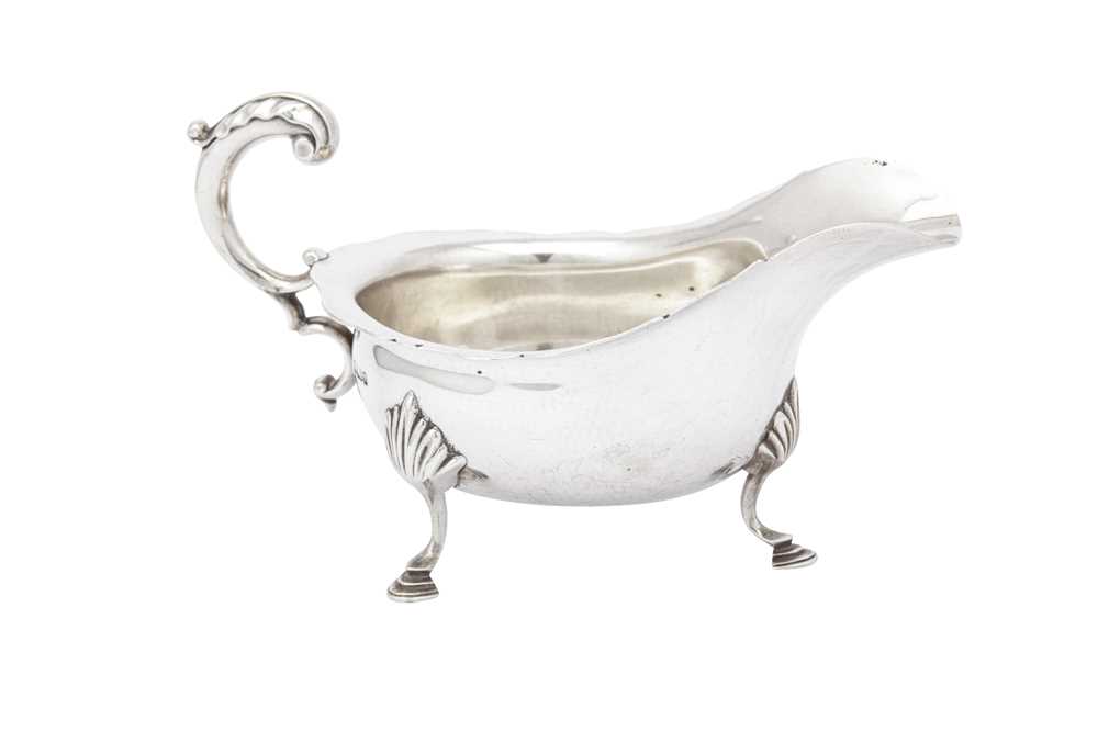 Lot 274 - An Edwardian sterling silver sauceboat, Sheffield 1902 by James Charles Jay