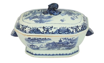 Lot 353 - An 18th century Chinese blue and white porcelain tureen and cover