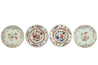 Lot 354 - A pair of 18th century Chinese Imari plates