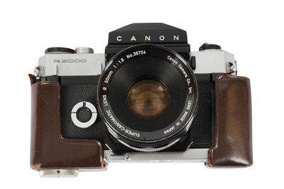 Lot 464 - A Canon R2000 SLR Camera Outfit