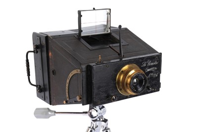Lot 732 - An Unusual Single Lens Jumelle Type Camera 'La Comete'