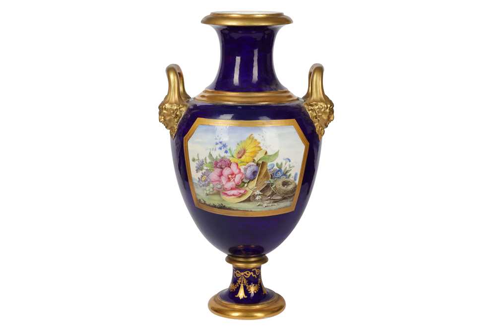 Lot 270 - WITHDRAWN: AN ENGLISH PORCELAIN VASE, EARLY 19TH CENTURY