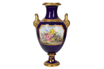 Lot 97 - An early 19th century English porcelain vase