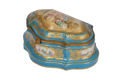 Lot 232 - A FRENCH SEVRES STYLE SHAPED PORCELAIN BOX, LATE 19TH/EARLY 20TH CENTURY