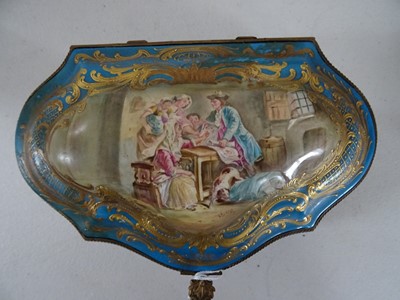 Lot 36 - A late 19th/early 20th century French Sevres style shaped porcelain box