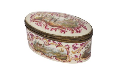 Lot 101 - An 18th century Continental porcelain oval box