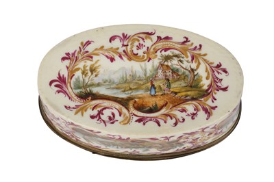 Lot 101 - An 18th century Continental porcelain oval box