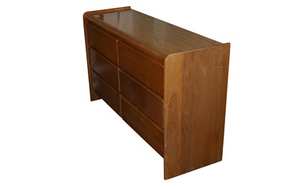 Lot 775 - A contemporary oak chest