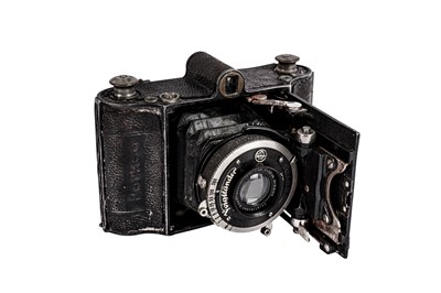 Lot 637 - A Voigtlander Perkeo Folding Camera