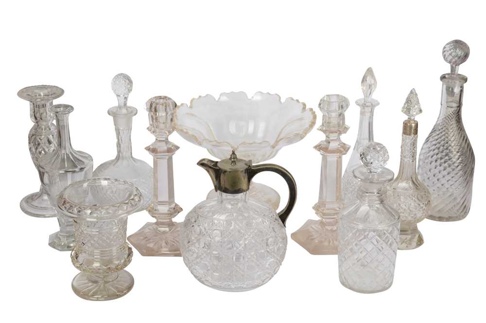 Lot 113 - A collection of 19th and 20th century glass