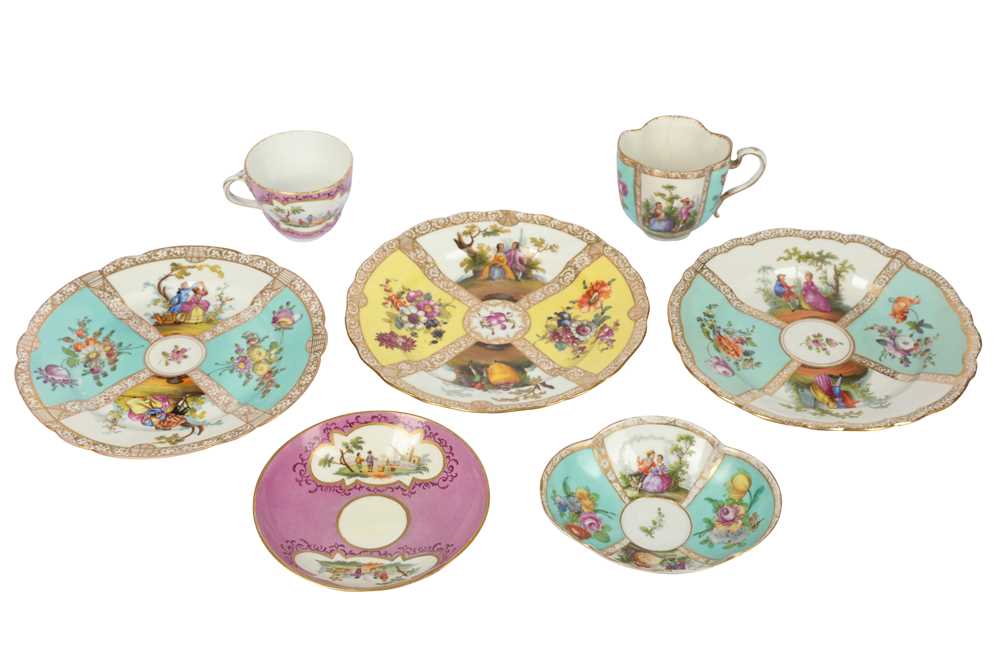 Lot 47 - Two late 19th / early 20th century Meissen tea cups and saucers