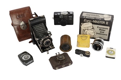Lot 516 - A Group Of Cameras & Lenses
