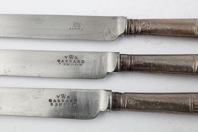 Lot 51 - A mixed selection of George III sterling silver dessert knife handles, London 1812 by Moses Brent