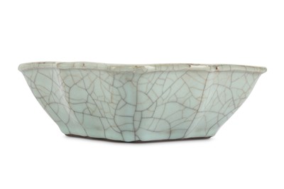 Lot 319 - A CHINESE SQUARE-SECTION CRACKLE-GLAZED WASHER.