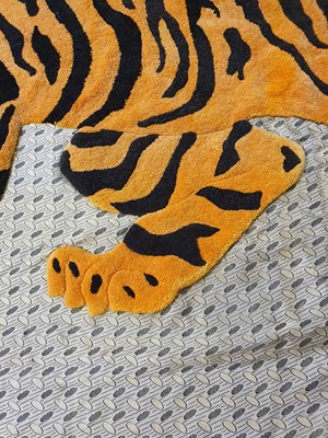 Lot 459 - A LARGE 'TIGER' TEXTILE.