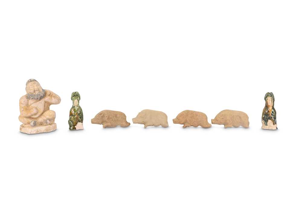 Lot 696 - A SMALL COLLECTION OF POTTERY FIGURES.