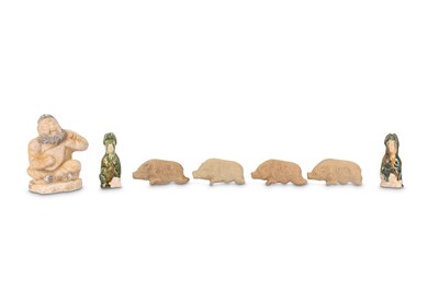 Lot 696 - A SMALL COLLECTION OF POTTERY FIGURES.