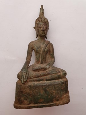 Lot 744 - A SOUTHEAST ASIAN BRONZE FIGURE OF BUDDHA SAKYAMUNI.