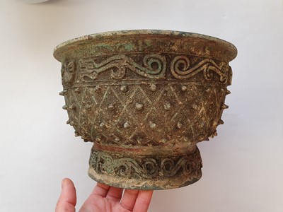 Lot 480 - A CHINESE BRONZE ARCHAISTIC RITUAL VESSEL.