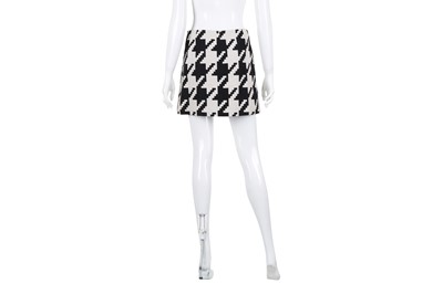Lot 679 - Dolce & Gabbana Monochrome Houndstooth Skirt Suit - Size 40