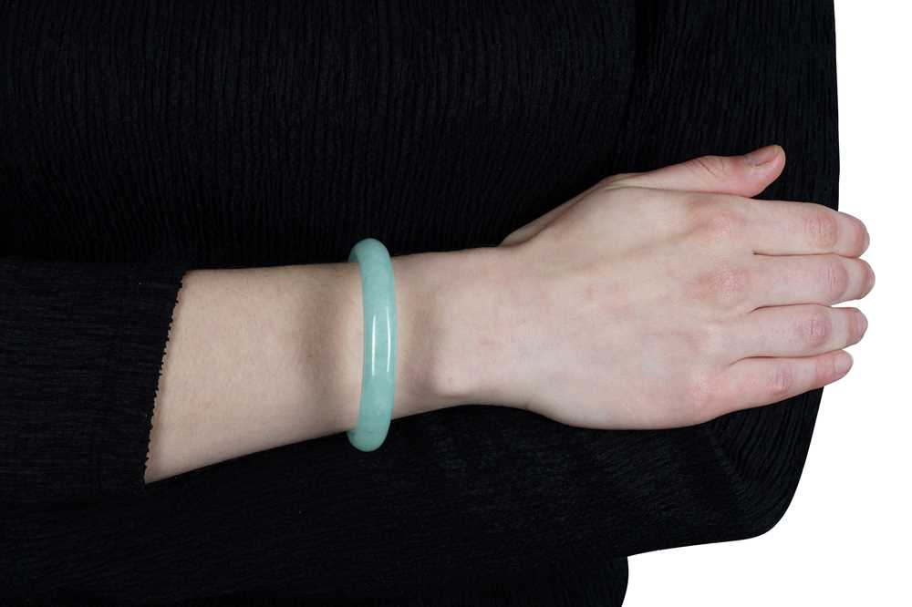 lot-52-a-jade-bangle