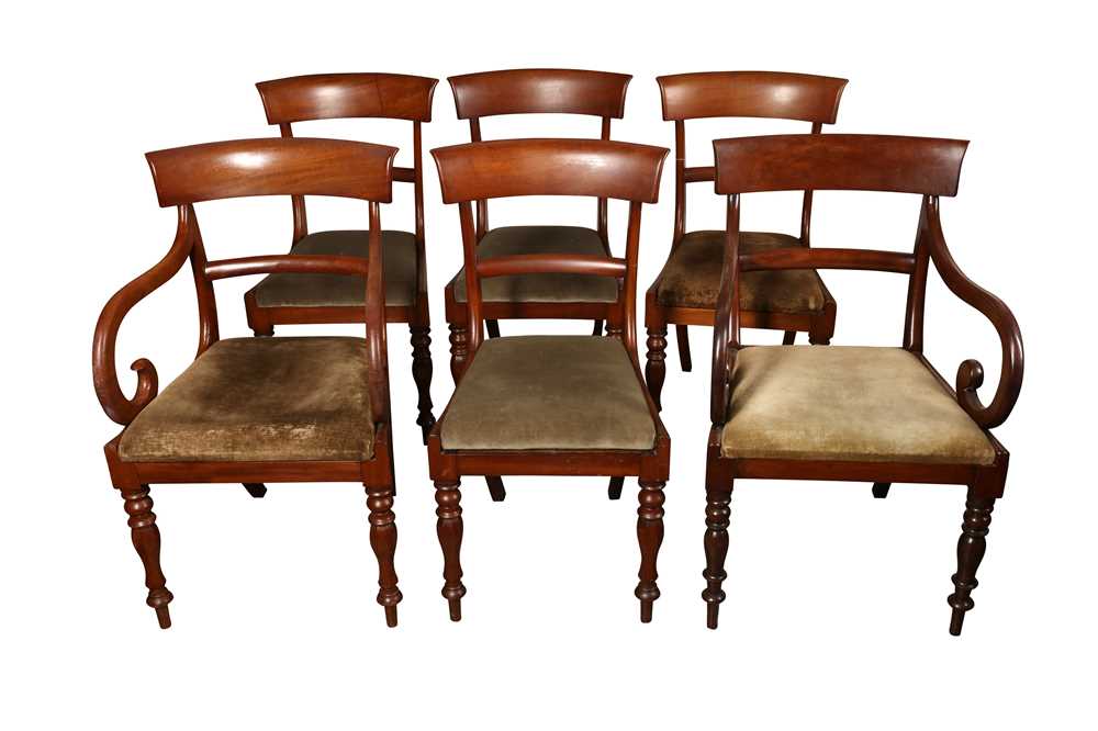 Lot 153 - A SET OF FIVE LATE REGENCY MAHOGANY BAR BACK DINING CHAIRS
